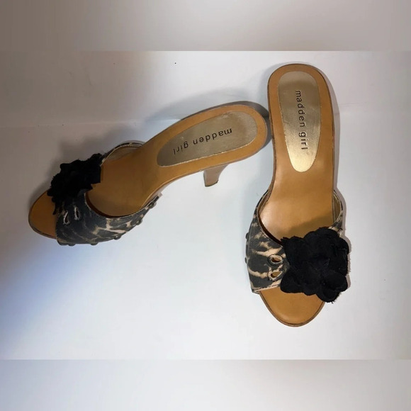 Madden Girl, Kizzez, 8, open toe 3.75”clog , stud animal print, 3D black flower - Picture 2 of 12